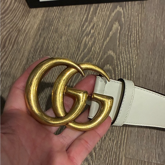 Gucci Ivory Belt with Golden GG Buckle - Picture 2 of 6